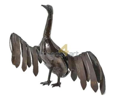 Metalen vogel, aalscholver vogel. Tuinvogel uit Zimbabwe. Birds of Zimbabwe metalen vogels in tuin uit Afrika.