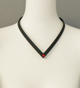 Step by Step ketting 600702 aluminium ketting met rood en zwart met rubber