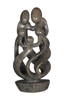 Speksteen familiebeeld gezin 5 personen steen. Familie en geboorte kunst voor jubileum en goud zilver bruiloft. Beeld van vader