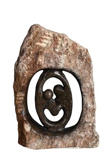 Speksteen beeld ruwe lover bruin 2 personen 17 cm hoog. Stenen kunst uit Afrika