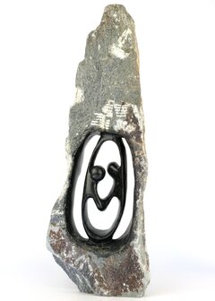 Stenen beeld ruwe lover familie 2 personen, 56 cm hoog, zwart