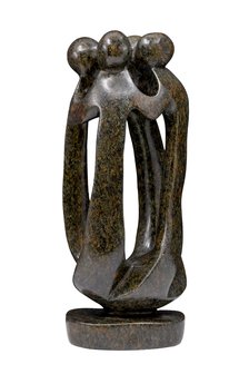 Stenen beeld groep vier personen 25 cm hoog, bruin