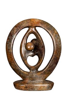 Stenen beeld ring lover bruin familie liefdespaar twee personen 17 cm hoog, bruin, speksteen uit Zimbabwe. Afrikaanse kunst ste