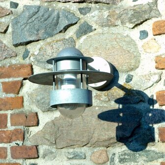 Louis Poulsen buitenlamp Albertslund Wand gegalvaniseerd lang model