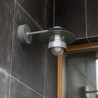 Louis Poulsen buitenlamp Albertslund Wand gegalvaniseerd lang model
