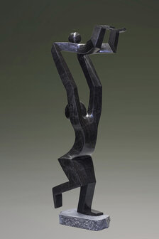 Tuinbeeld gezin, familie 2 personen steen. Gymnastiek en sporten. Familie en vrienden kunst. Beeld van vader, moeder en kind.