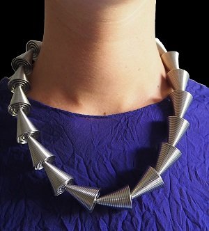 La Molla Collier cone metalen veren ketting 14013