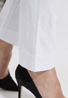 Laurie broek, model Betty Regular basis viscose wit 27014-10970