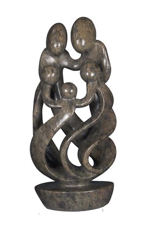 Speksteen familiebeeld gezin 5 personen steen. Familie en geboorte kunst voor jubileum en goud zilver bruiloft. Beeld van vader