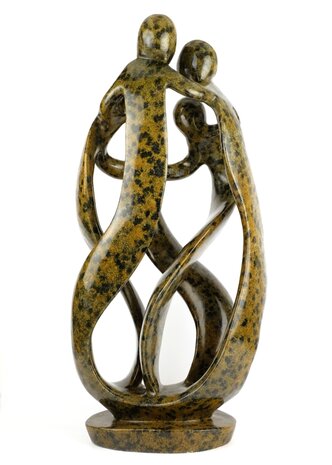 Speksteen beeld familie 5 personen bruin en zwart. Stenen familiebeeld en geboorte kunst voor jubileum en goud zilver bruiloft.