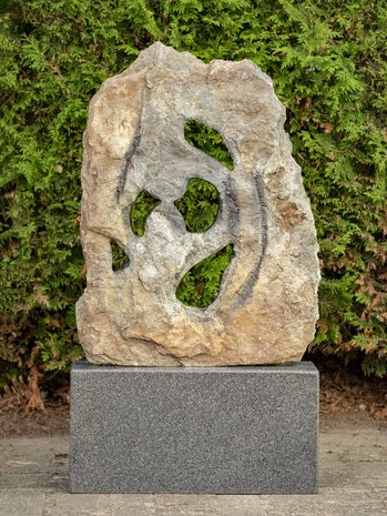 Stenen beeld ruwe lover familie 2 personen, 80 cm hoog, groen