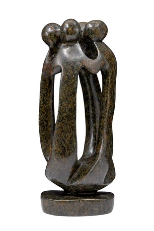 Stenen beeld groep vier personen 25 cm hoog, bruin