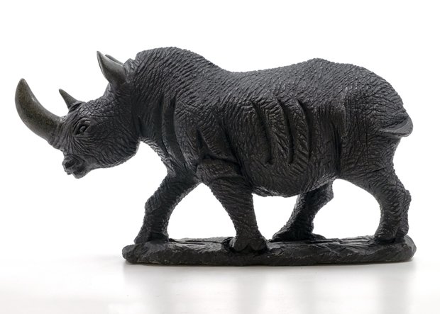 Stenen beeld neushoorn ruw 1 dier, 15 cm hoog, zwart