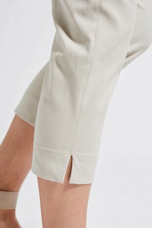 Laurie broek, model Caroline Regular Capri 3/4 basis viscose sand 28041-25137