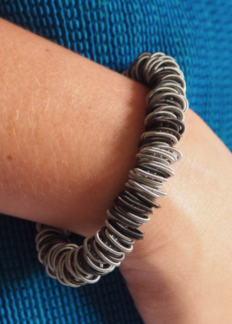 La Molla Armband N 1 Dark metalen veren armband 140552