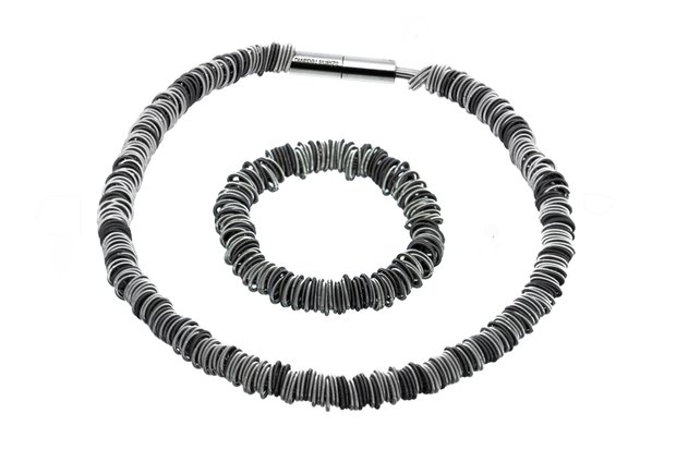 La Molla Armband N 1 Dark metalen veren armband 140552