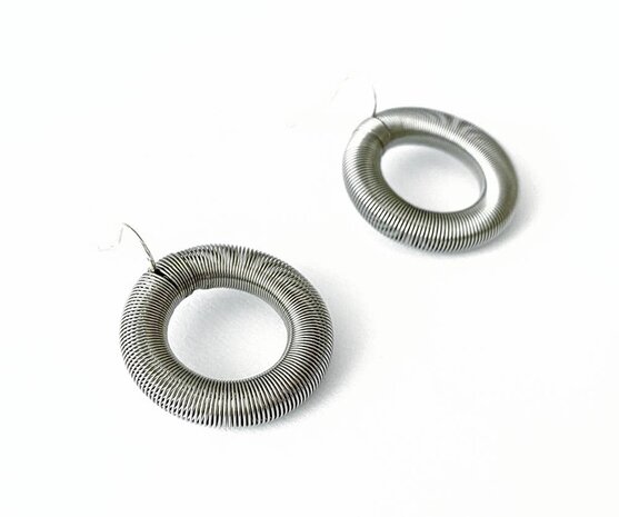 La Molla Oorbellen Sense metalen oorbellen veren 140466