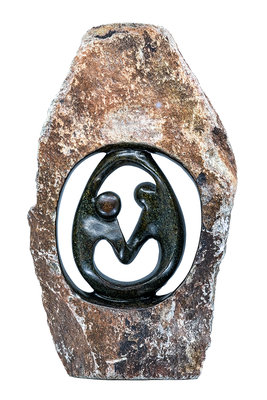 Stenen beeld ruwe lover familie 2 personen, 48 cm hoog, groen