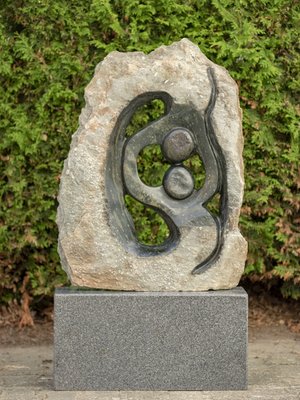 Stenen beeld ruwe lover familie 2 personen, 80 cm hoog, groen