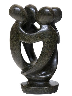 Stenen beeld groep vier personen 20 cm hoog, groen