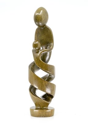 Stenen beeld moeder en kind 33 cm hoog, groen