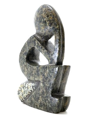 Stenen beeld denker zittend abstract 1 persoon, 14 cm hoog, groen