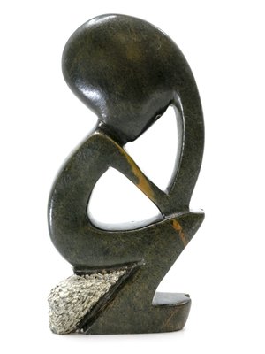 Stenen beeld denker zittend abstract 1 persoon, 17 cm hoog, groen