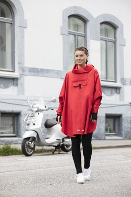 Blaest Poncho model Bergen rood