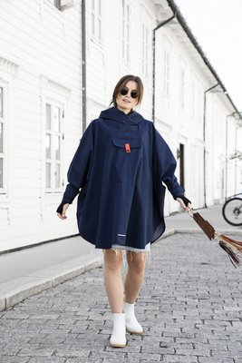 Blaest Poncho model Bergen blauw