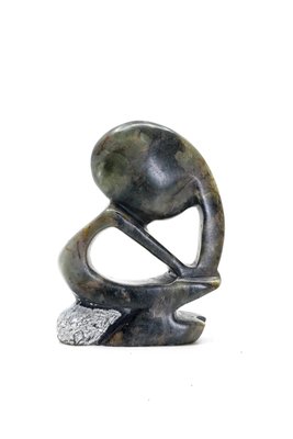 Speksteen beeld denker zittend abstract 1 persoon | 8 cm hoog | groen