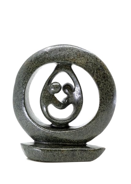 Stenen beeld ring liefdespaar relatie, familie, echtpaar twee personen 16 cm hoog, groen