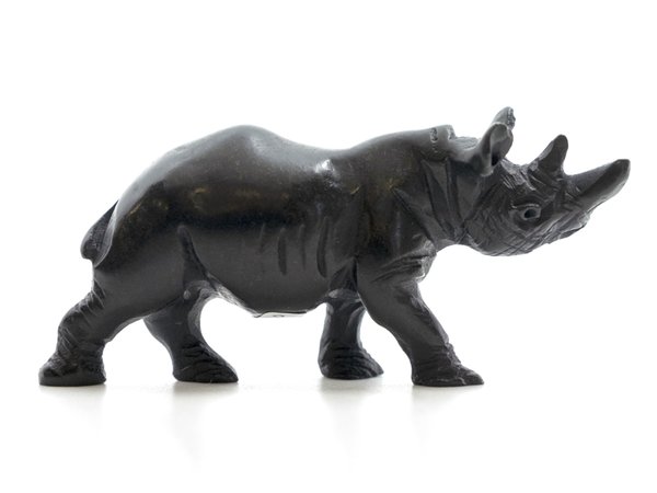 Stenen beeld neushoorn glad 1 dier, 4 cm hoog, zwart